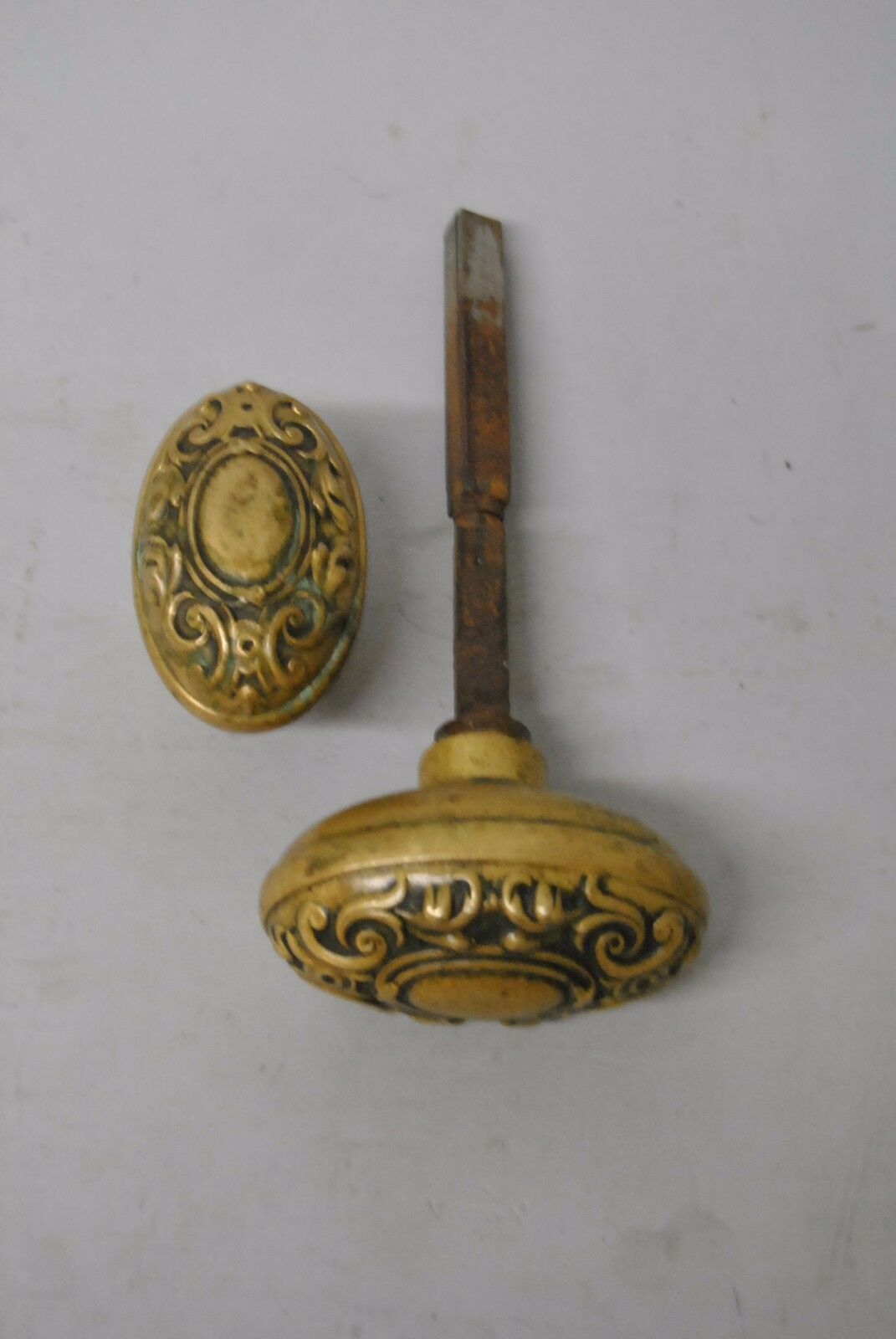 VICTORIAN YALE HEAVY CAST BRASS DOOR PLATES KNOB & LOCK SET Leffler's